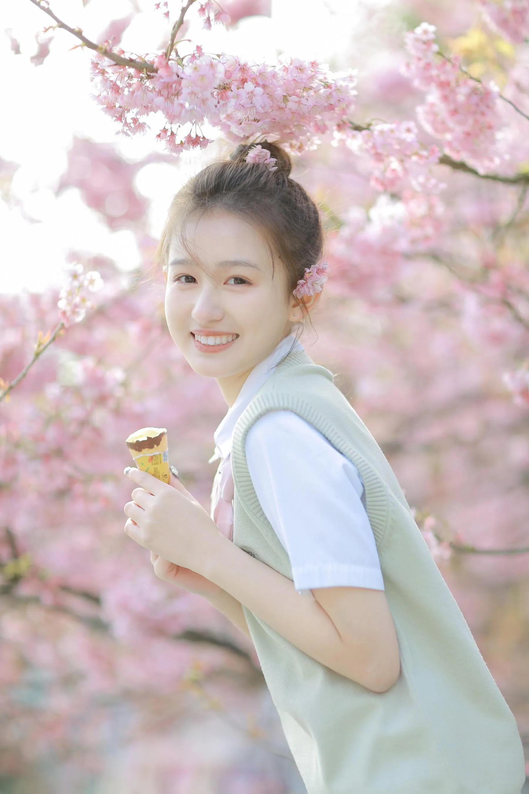 [艺图语] 2022.05.11 樱花下的春日心动 瑞秋的快乐人生 [23P]插图7
